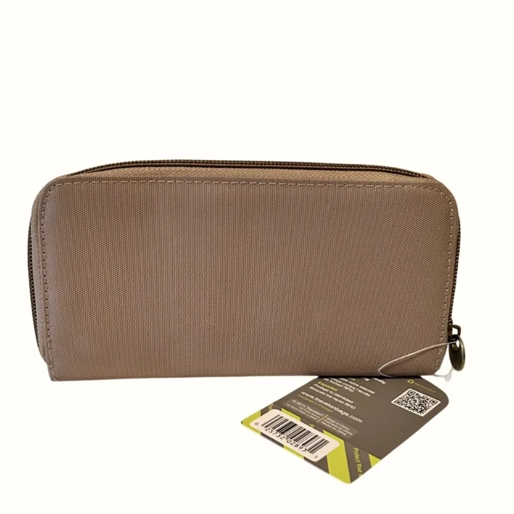 NWT Travelon SAFE ID RFID Blocking Wallet